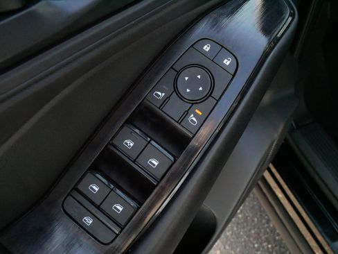 Used 2024 Nissan Rogue S AWD/4WD image 19