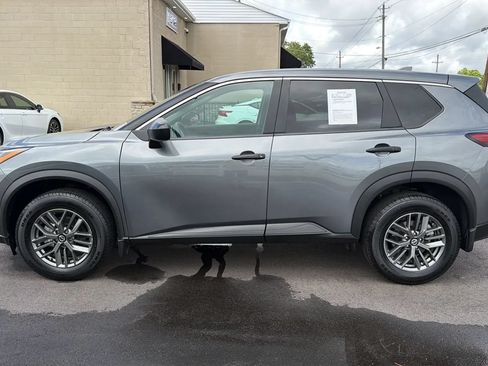 Used 2021 Nissan Rogue S FWD image 2
