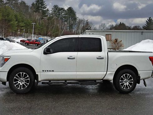 Used 2021 Nissan Titan SV w/ SV Convenience Package image 4