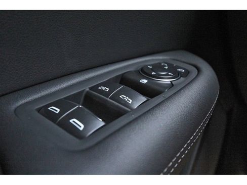 New 2025 Cadillac XT5 Luxury image 14