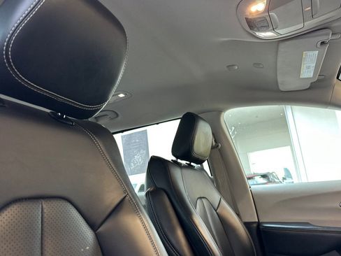 Used 2023 Chrysler Pacifica Touring-L FWD image 19