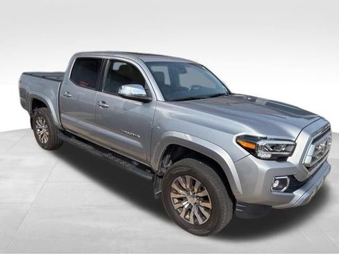Used 2021 Toyota Tacoma Limited image 28