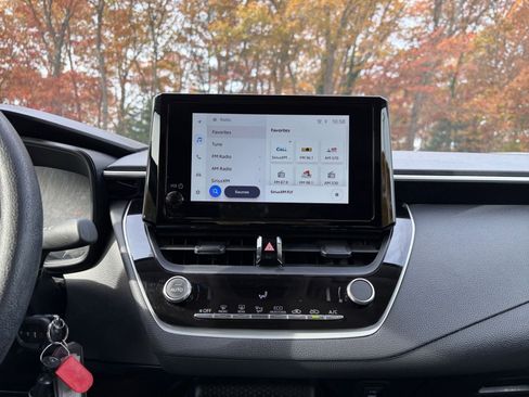 Used 2025 Toyota Corolla LE image 18