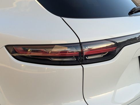 Certified 2022 Porsche Cayenne E-Hybrid image 13