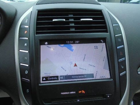 Used 2019 Lincoln MKC Reserve image 11