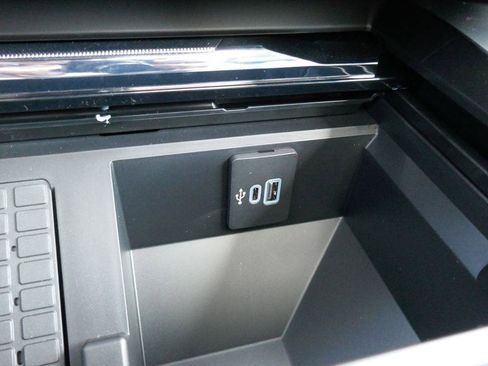 New 2026 Ford F250 Lariat w/ Black Appearance Package image 28