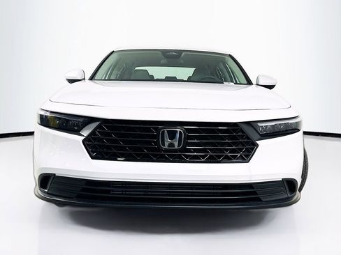 Certified 2025 Honda Accord LX image 5