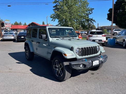 Used 2024 Jeep Wrangler Unlimited w/ Convenience Group AWD/4WD image 7
