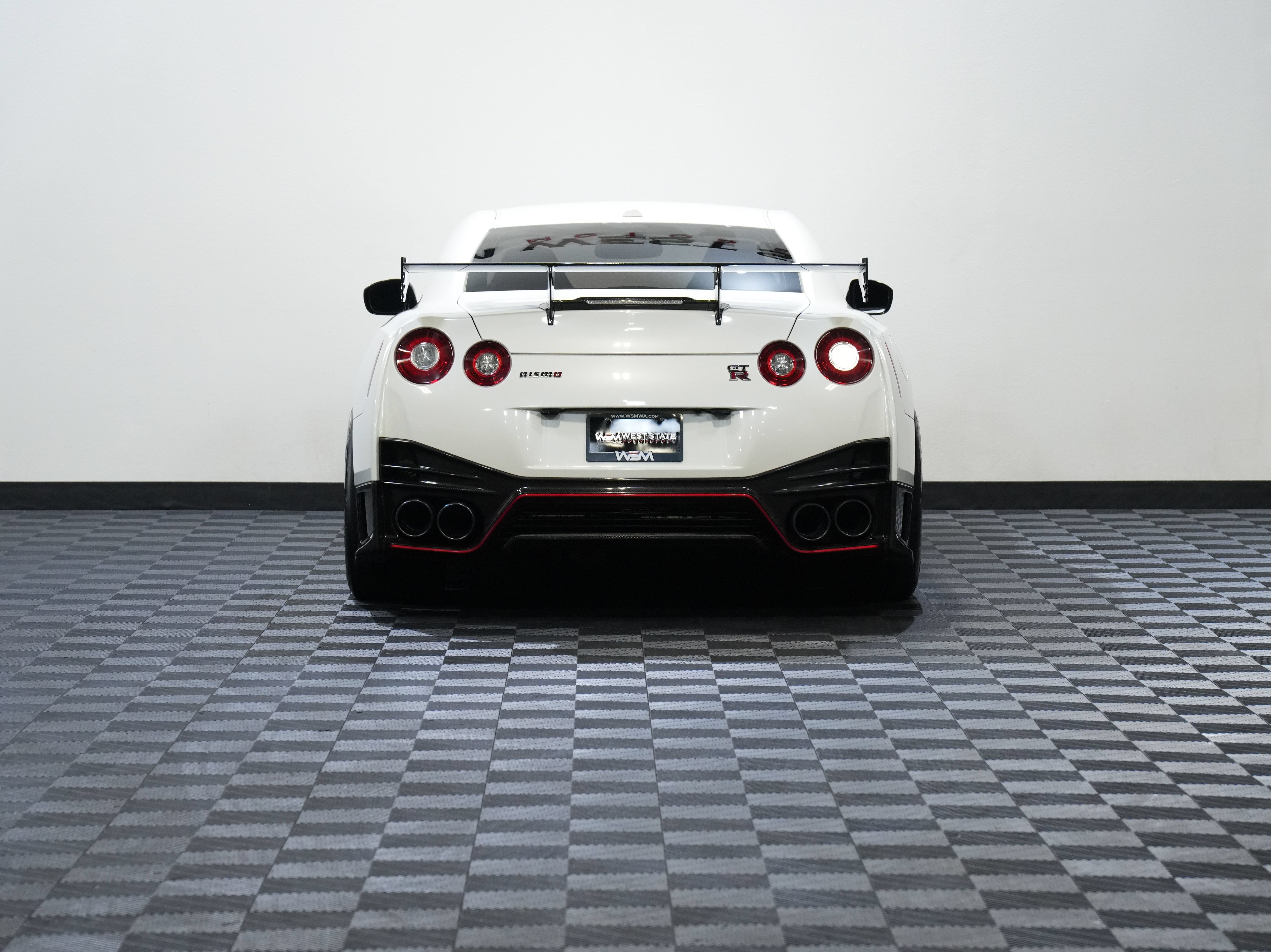 Used 2016 Nissan GT-R NISMO AWD/4WD image 7