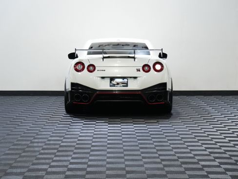 Used 2016 Nissan GT-R NISMO AWD/4WD image 7