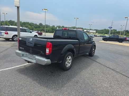 Used 2010 Nissan Frontier SE w/ SE Value Truck Pkg RWD image 3