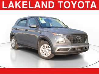 Used 2025 Hyundai Venue SE FWD video 1