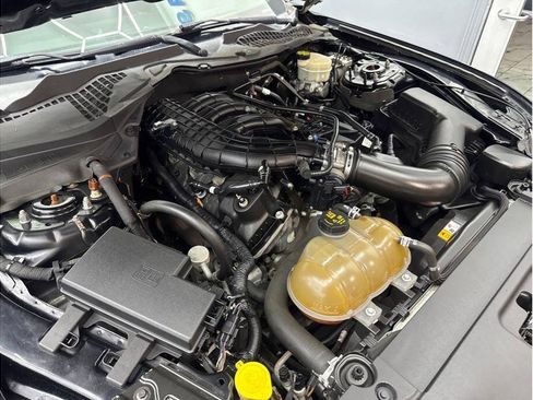 Used 2016 Ford Mustang Coupe RWD image 21
