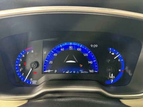 Used 2022 Toyota Corolla Cross XLE image 16