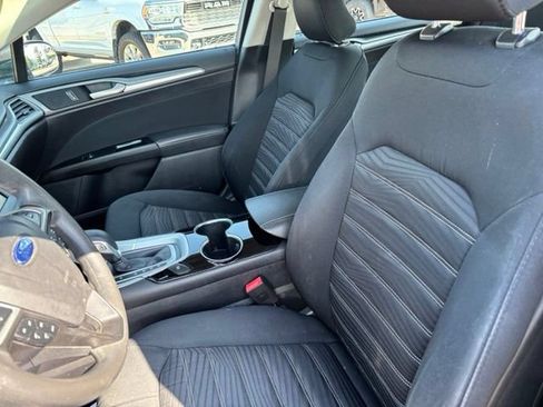 Used 2016 Ford Fusion SE FWD image 12