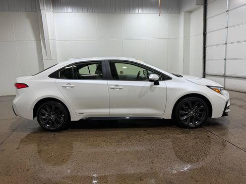 Used 2026 Toyota Corolla SE w/ SE Premium Package AWD/4WD image 8