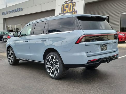 New 2026 Lincoln Navigator Reserve image 6