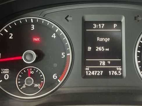 Used 2014 Volkswagen Passat TDI SE FWD image 23