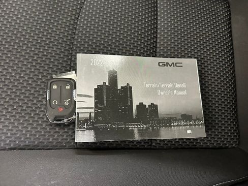 Certified 2022 GMC Terrain SLE w/ Driver Convenience Package image 17