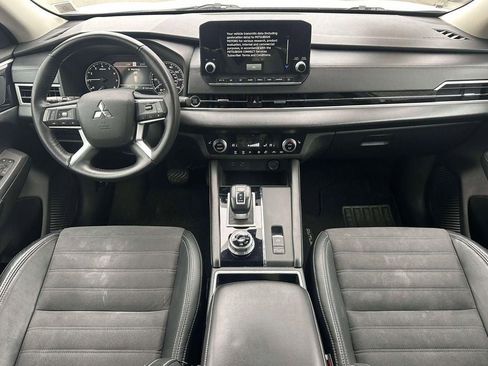 Used 2023 Mitsubishi Outlander SE image 13