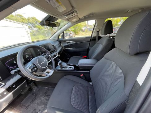 Used 2025 Kia Sportage LX image 25