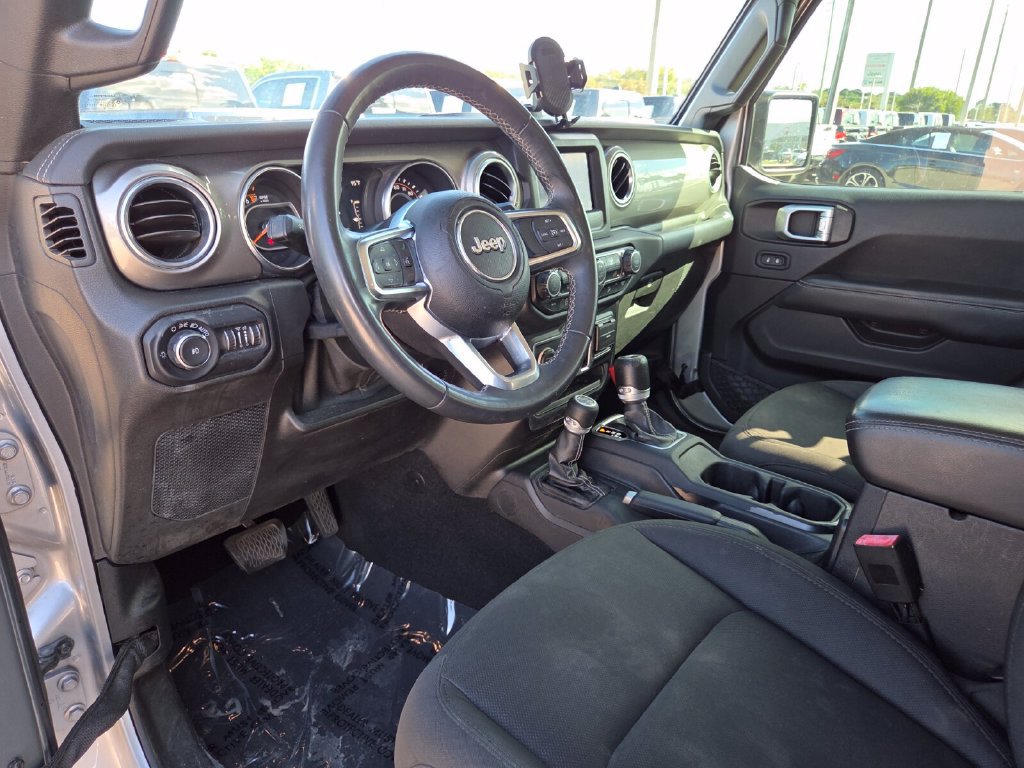 Used 2019 Jeep Wrangler Unlimited Sahara AWD/4WD image 27