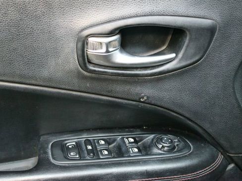 Used 2017 Jeep Compass Trailhawk w/ Leather Interior Group AWD/4WD image 17