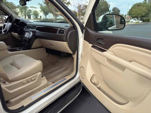Used 2014 GMC Yukon Denali image 41