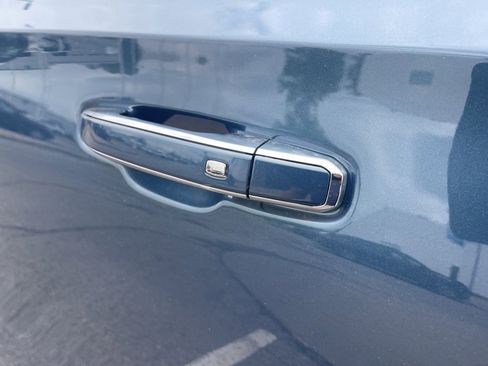 New 2025 Chevrolet Suburban Premier image 13