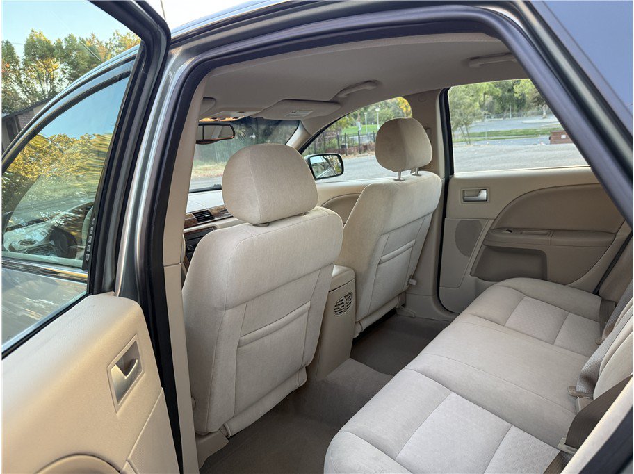 Used 2005 Ford Five Hundred SEL FWD image 10