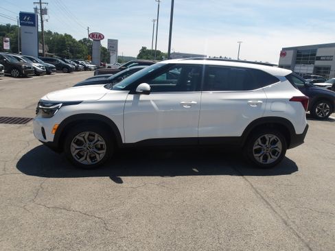Used 2024 Kia Seltos S AWD/4WD image 4