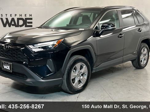 Used 2025 Toyota RAV4 XLE AWD/4WD image 1