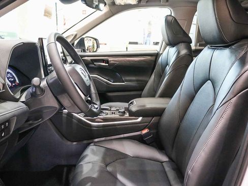 New 2026 Toyota Highlander Limited image 20