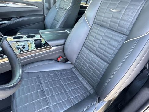 Certified 2025 Cadillac Escalade ESV Sport Platinum w/ LPO, Floor Liner Package AWD/4WD image 14