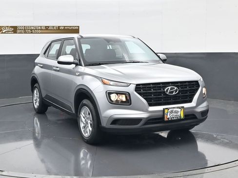 New 2026 Hyundai Venue SE FWD image 3