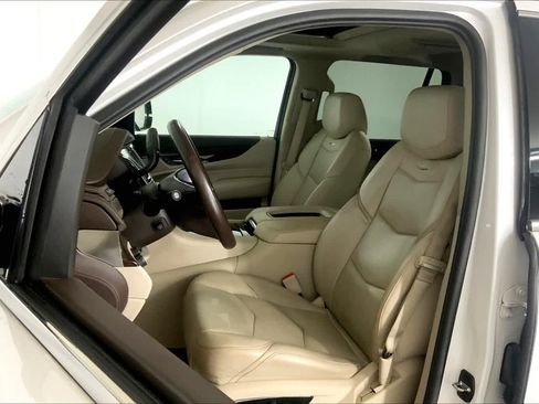 Used 2016 Cadillac Escalade Premium AWD/4WD image 9