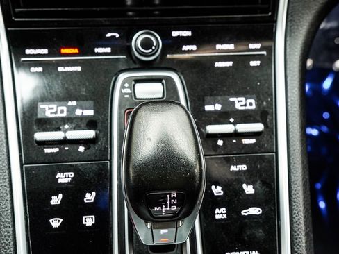 Used 2020 Porsche Panamera image 27