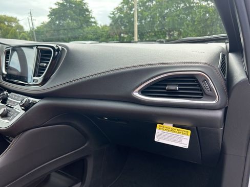 New 2025 Chrysler Pacifica Pinnacle w/ Trailer Tow Group image 24