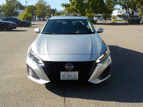 Used 2023 Nissan Altima 2.5 SV w/ SV Premium Package image 2