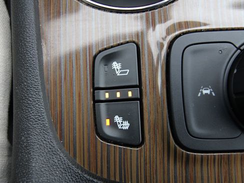 Used 2023 GMC Acadia SLE w/ Driver Convenience Package image 27