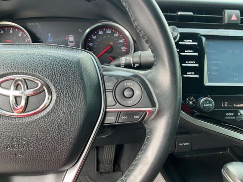 Used 2018 Toyota Camry XSE FWD image 11