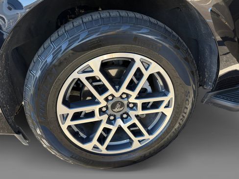 Used 2025 Ford Expedition Active image 9