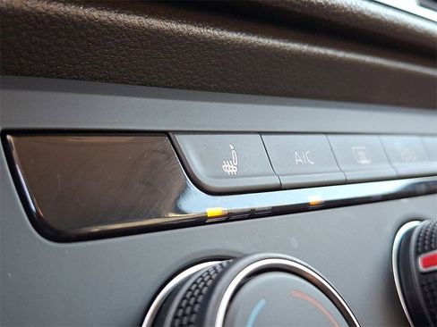 Used 2022 Volkswagen Taos SE image 24