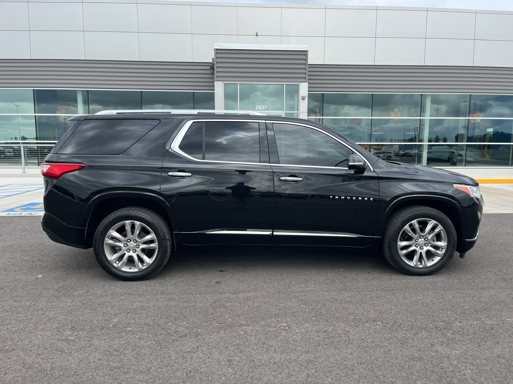 Used 2019 Chevrolet Traverse High Country w/ LPO, Floor Liner Package AWD/4WD image 4