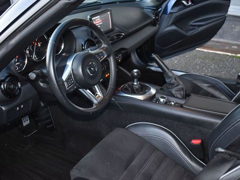 Used 2022 MAZDA MX-5 Miata Club w/ Interior Package image 11