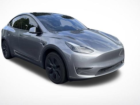 Used 2024 Tesla Model Y Long Range AWD/4WD image 8