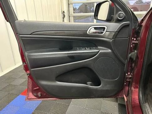 Used 2018 Jeep Grand Cherokee Altitude AWD/4WD image 8