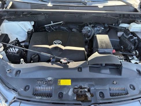 Used 2019 Toyota Highlander Limited image 25