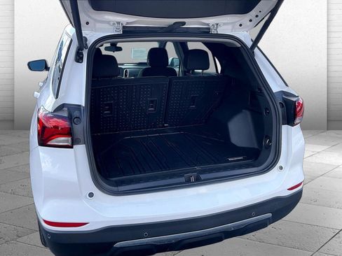 Used 2024 Chevrolet Equinox LT w/ LPO, Floor Liner Package FWD image 4
