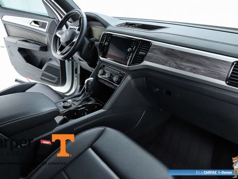 Used 2022 Volkswagen Atlas Cross Sport SE w/ Black Wheel Package AWD/4WD image 33